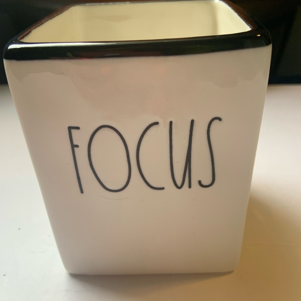 Rae Dunn Focus cube with black rim.